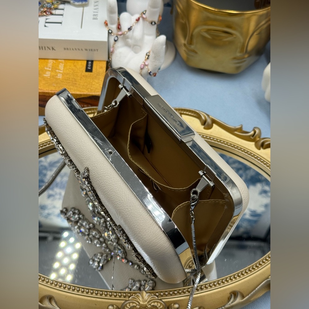 🆕 HENRI BENDEL 🧿 NWOT Ivory Leafy Crystal Embellished Clutch, with Chain Strap - Picture 11 of 15